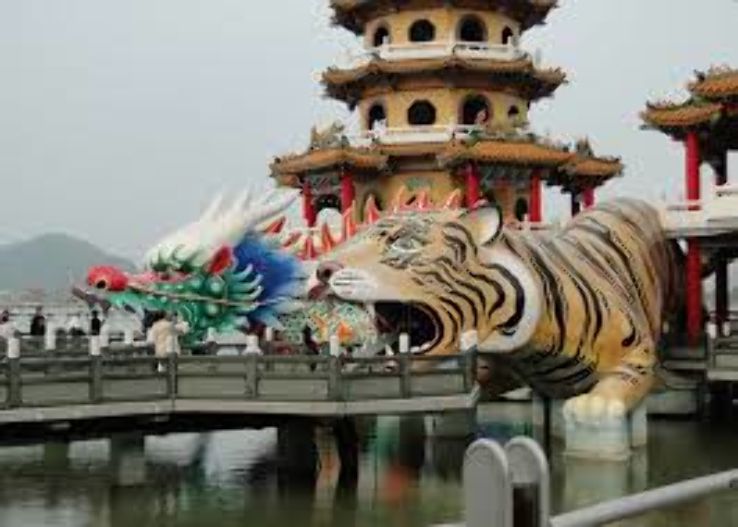 Dragon and Tiger Pagodas Trip Packages