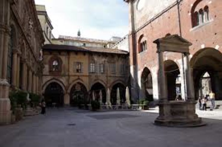 Piazza Mercanti Milan Trip Packages