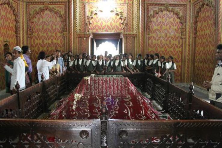 Gumbaz, Srirangapatna Trip Packages