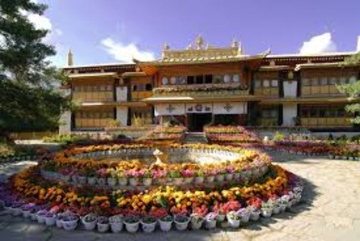 Norbulingka Palace: Lhasa Trip Packages