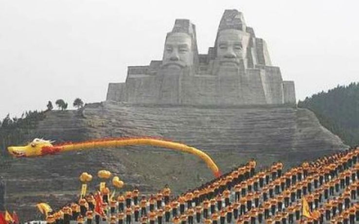 Statue of Huang Di and Yan Di Trip Packages