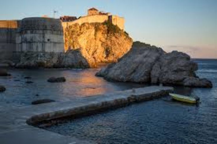 Striking City Walls Trip Packages