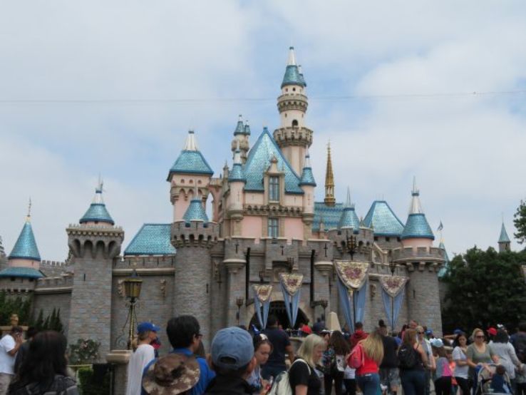 Energize yourself at magical world of Disneyland Trip Packages
