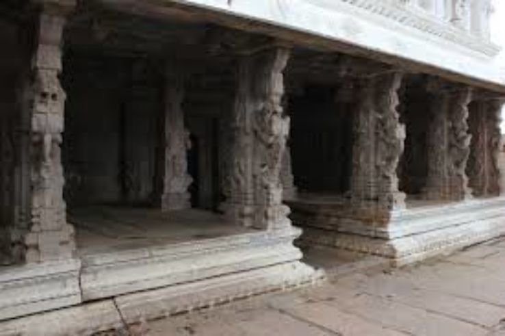 Gavi Gangadhareshwara Temple Trip Packages