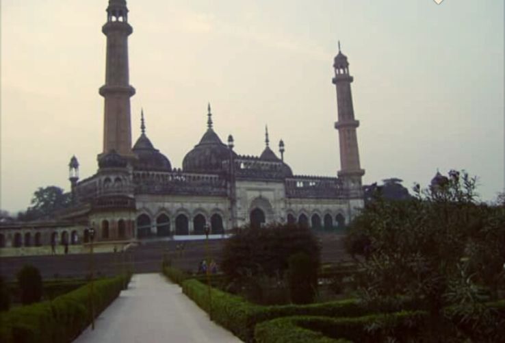 Asafi Masjid Trip Packages