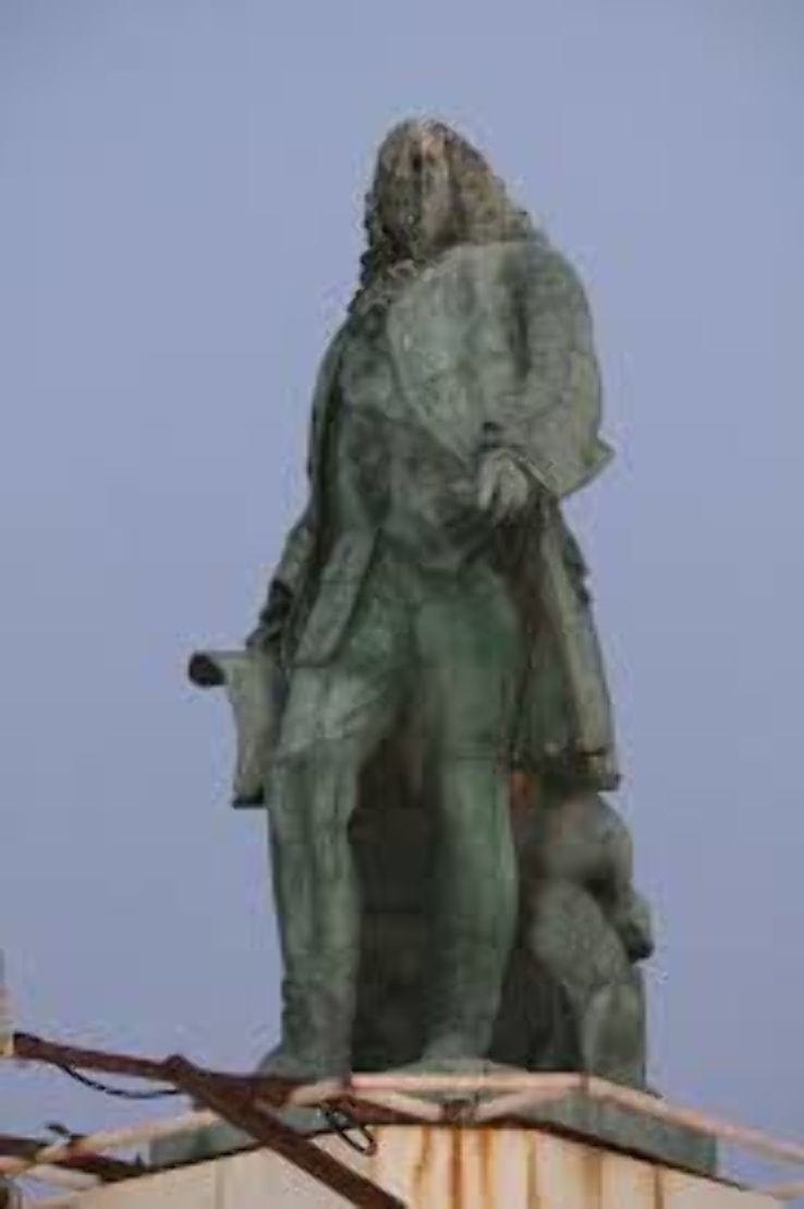 Statue of Dupleix Trip Packages