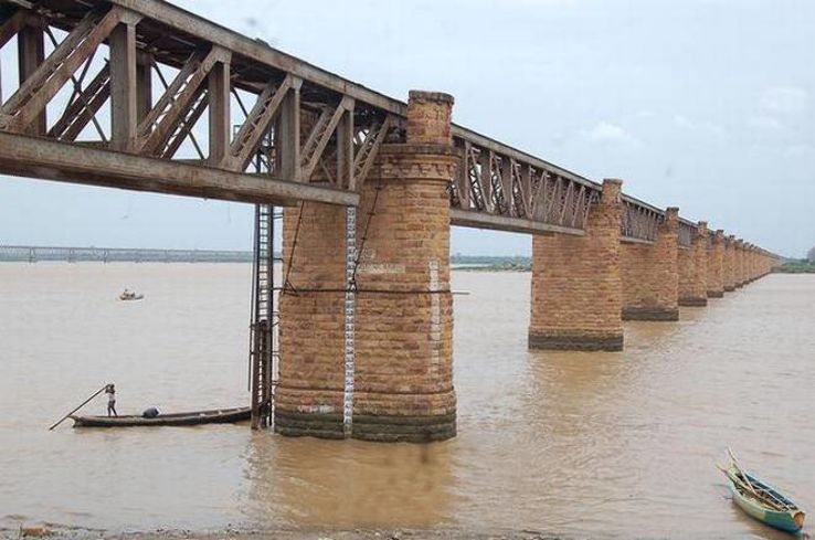 Old Godavari Bridge, rajahmundry, India Top Attractions, Things to Do