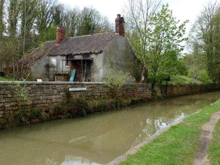 Chesterfield Canal Trip Packages