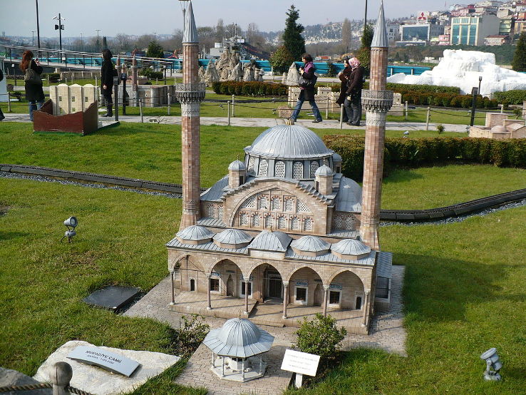 Muradiye Mosque Trip Packages
