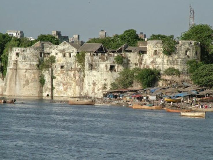Surat Castle Trip Packages