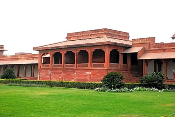 Heart-warming 2 Days 1 Night Fatehpur Sikri with Delhi Trip Package