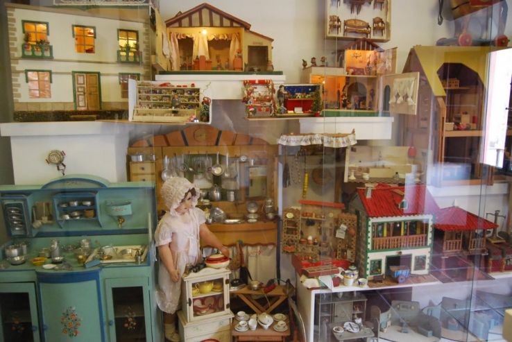 Museo de Casas de Munecas Trip Packages