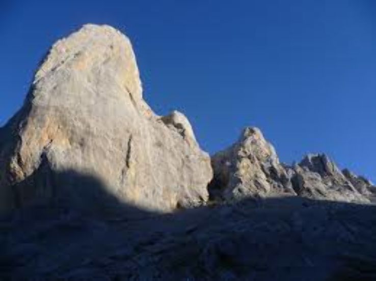 Naranjo de Bulnes Trip Packages