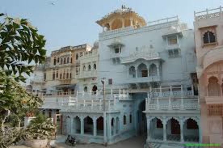 Navalakha Mahal Trip Packages