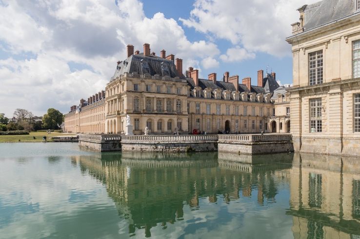 Fontainebleau Castle Trip Packages