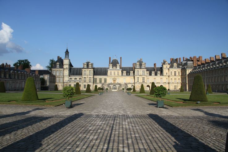 Fontainebleau Castle Trip Packages