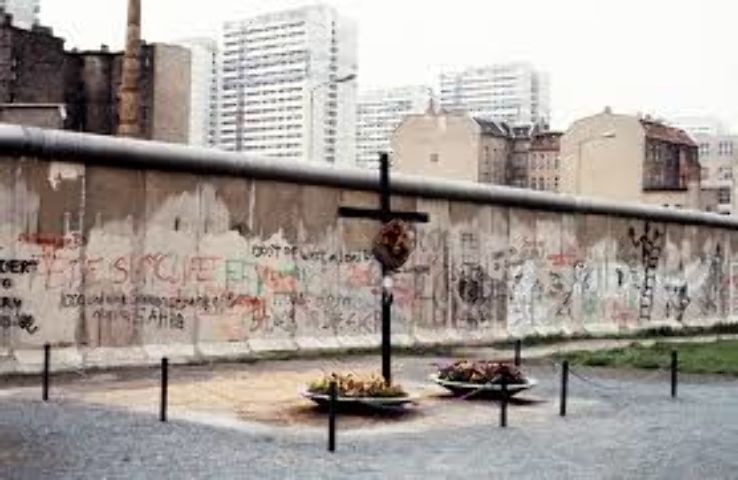 Get the full picture of the Berlin Wall Trip Packages