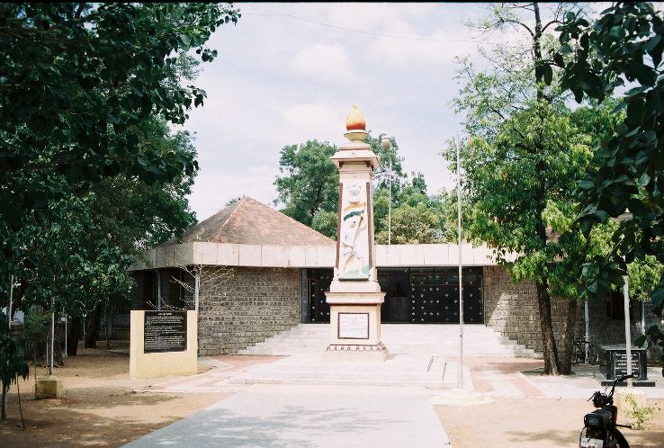 Tirupur Kumaran Memorial Statue  Trip Packages