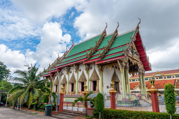 Wat Nikrodharam Trip Packages