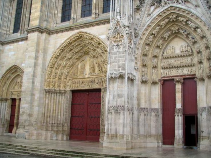 Our Lady of Mantes Trip Packages